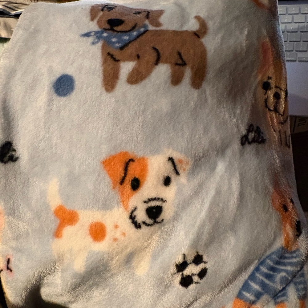 Cozy Dog Blanket with Playful Puppy Design
